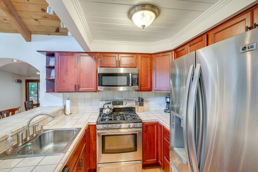 Building Photo - 932 Kiowa Dr
