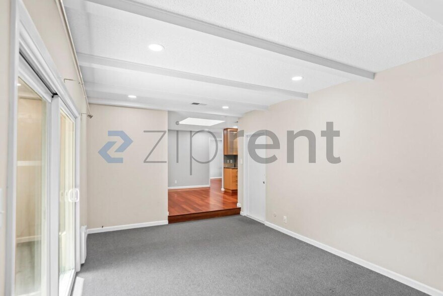 Building Photo - Unit