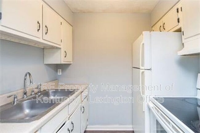Building Photo - 225 Landings Dr