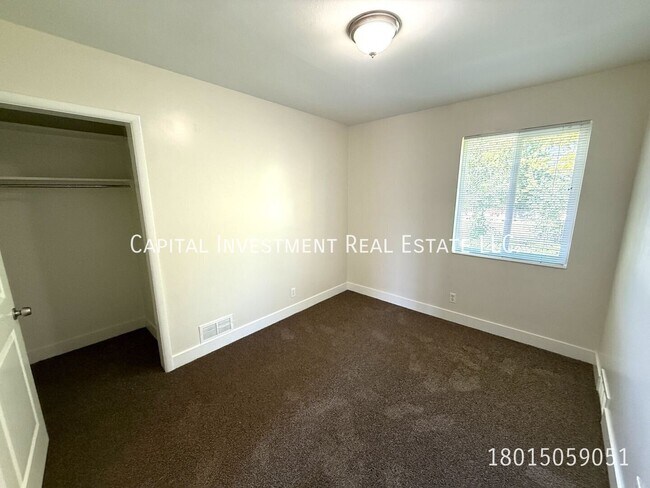 Building Photo - 561 Wilson Ave S