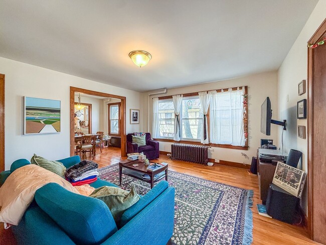 Building Photo - Charming 2 Bedroom, 1 Bathroom Home Near UIUC & Downtown Urbana