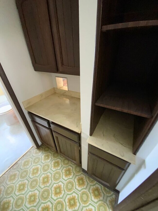 Building Photo - Tacoma 2bdr 1 bath house w/ 2 car garage