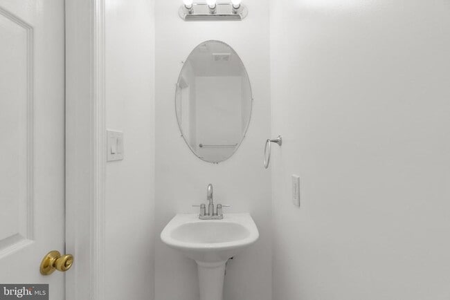 Building Photo - 111 Cavenrock Ct