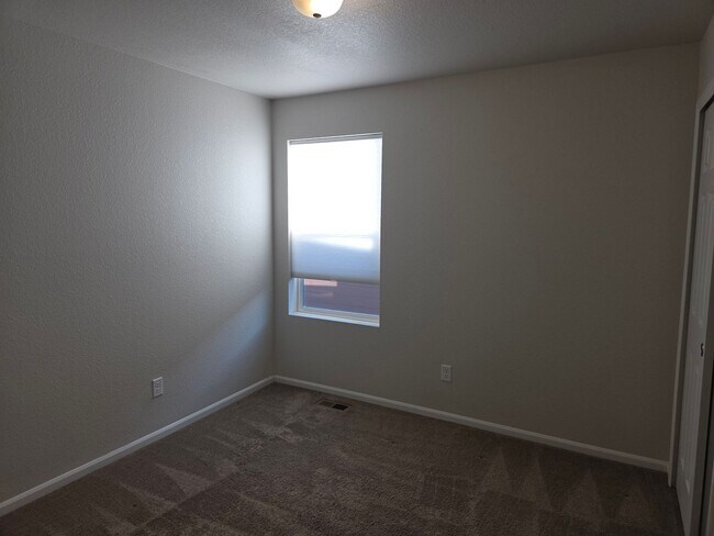 Building Photo - Modern Comfort in a Prime Location – 3 Bed / 2.5 Bath Home in Denver!