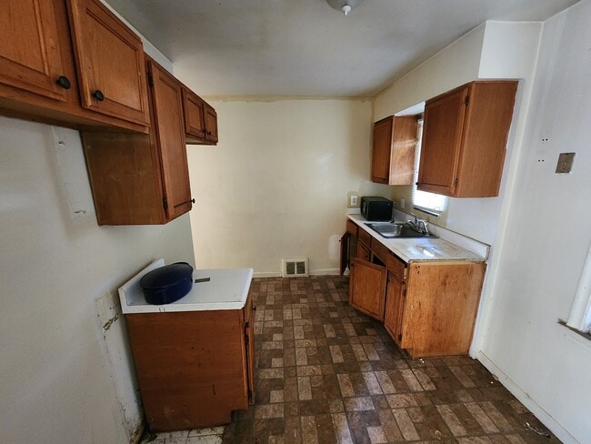 Building Photo - 17156 Fenton St