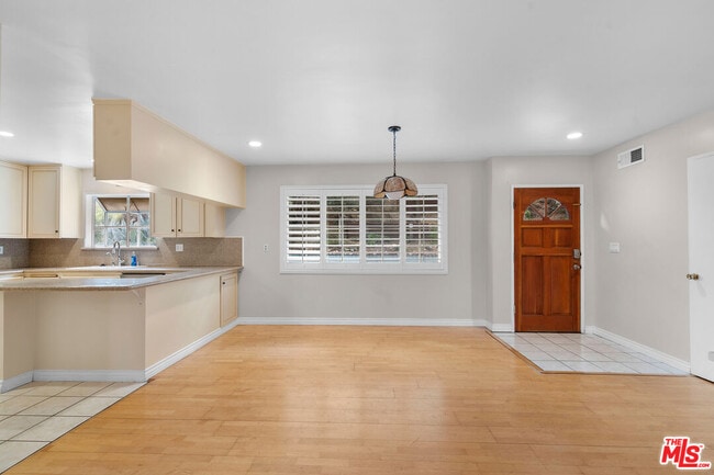 Building Photo - 9631 Crystal View Dr