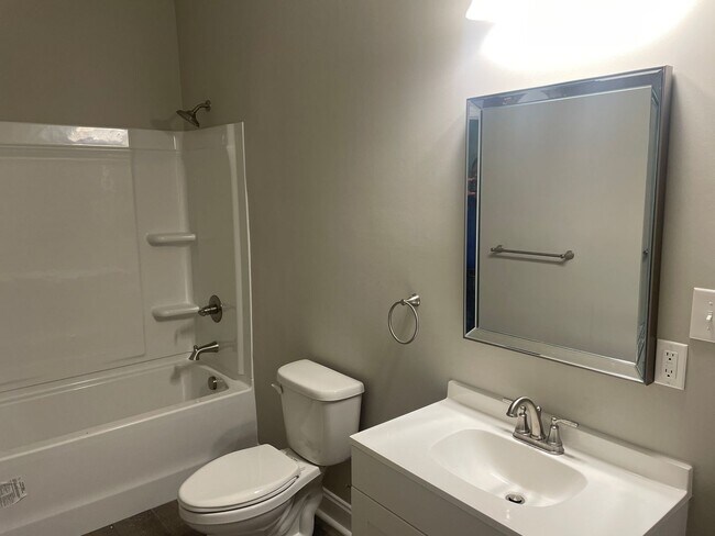 Building Photo - 308 Peden St