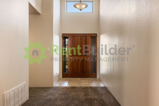 Building Photo - Model Perfect Living in Beautiful Loma Pinon