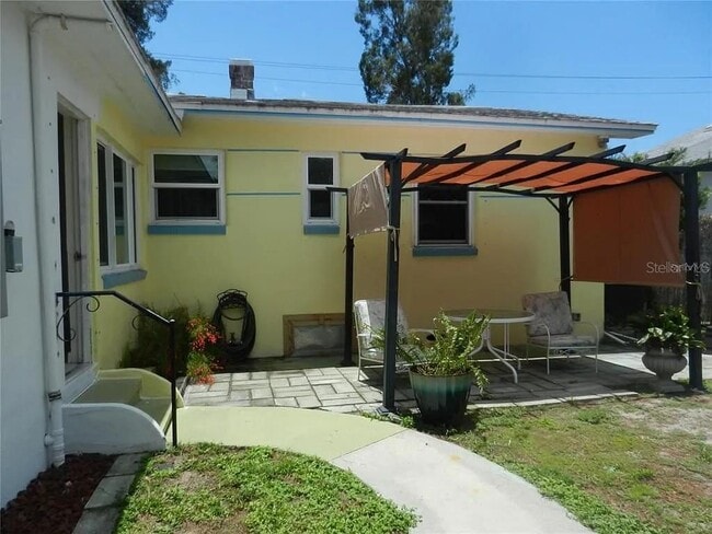 Building Photo - 1461 28th Ave N