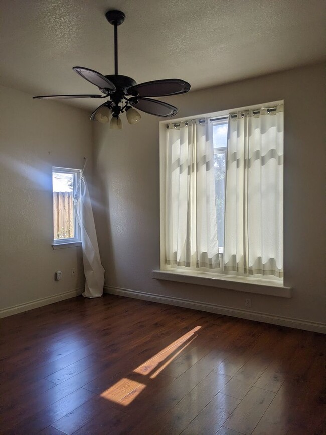 Building Photo - SW SPLIT WING BEAUTY !!! SPECIAL! $3047.50...
