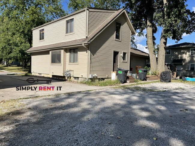 Building Photo - Huge 3 Bedroom Duplex in Ames