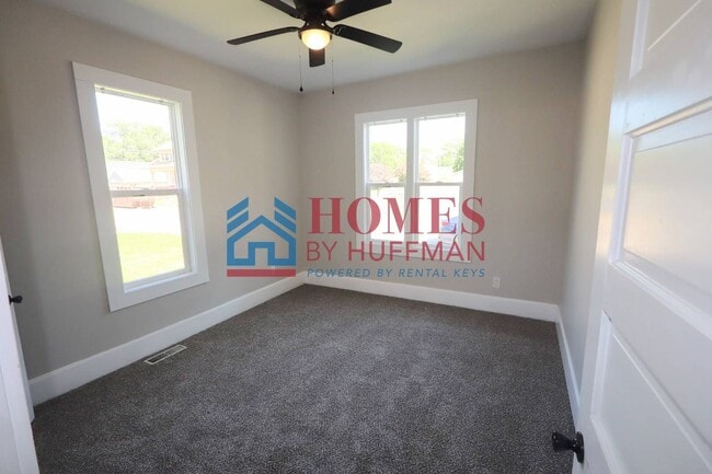 Building Photo - Two Bedroom House | Off Street Parking