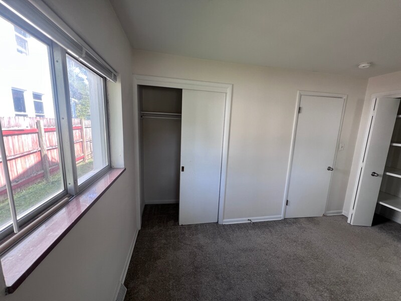 Building Photo - 3335 Springbrook St