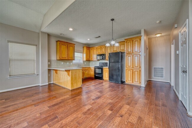 Building Photo - 770 Hunt Rd