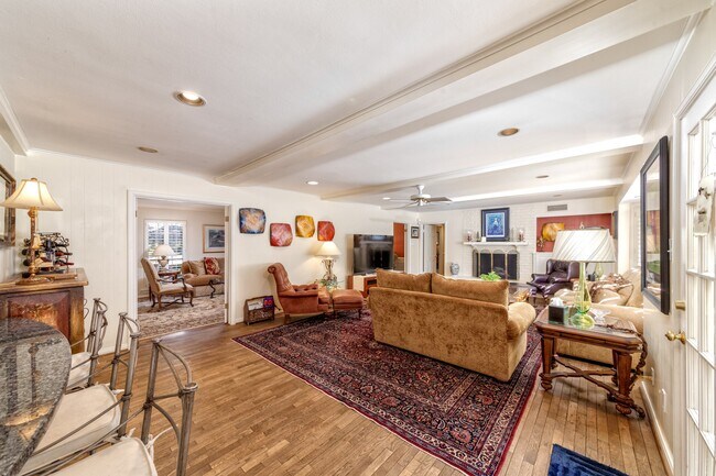 Building Photo - 11407 S Chestwood Dr