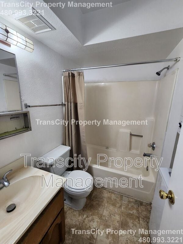 Building Photo - 286 W Palomino Dr