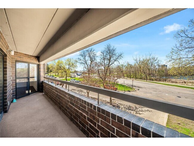 Building Photo - 2885 Knox Ave S