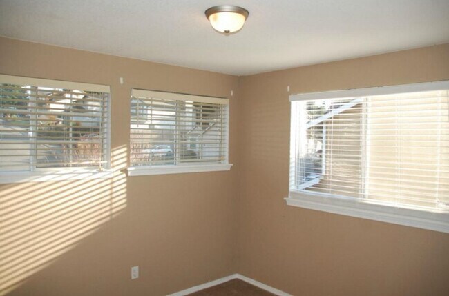 Building Photo - 2533 193rd Pl SW