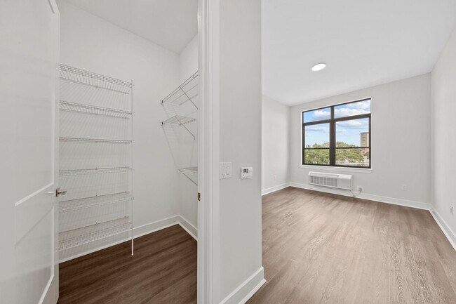 Building Photo - 121 34th St