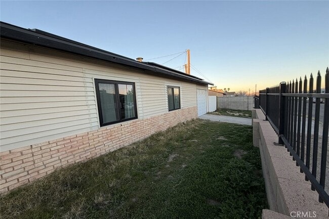 Building Photo - 611 Lillian Dr