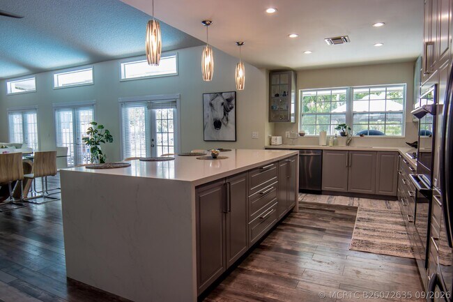 Building Photo - 661 W Rambling Dr
