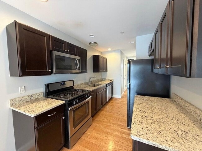 Building Photo - 75 Deerwood Dr