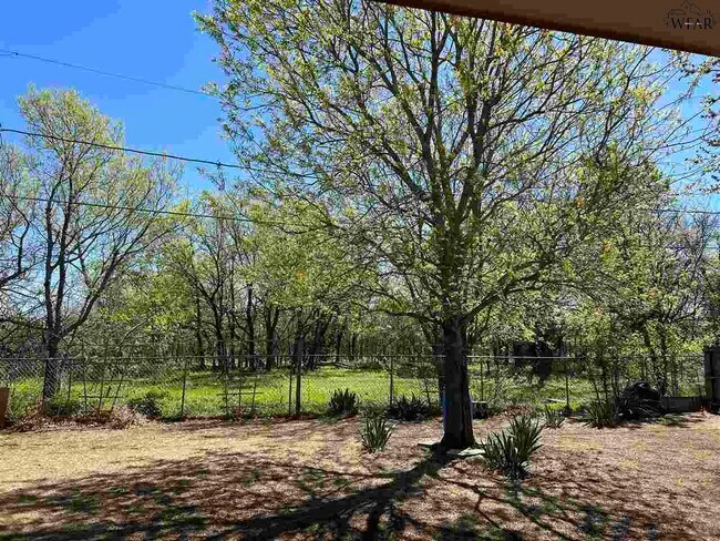 Building Photo - 2108 Selma Dr