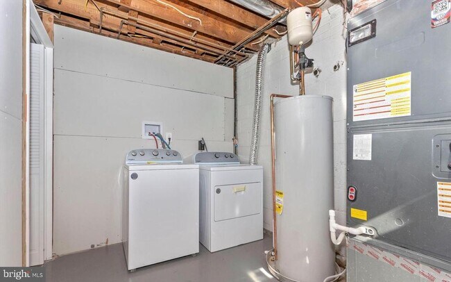 Building Photo - 5810 Rehling St