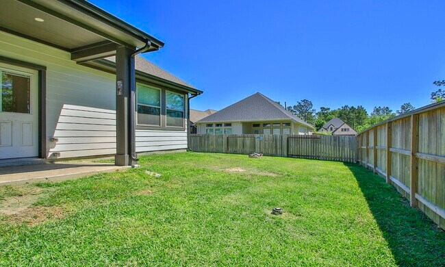 Building Photo - 320 Rise Ln