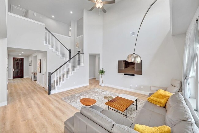 Building Photo - 317 Rock Knl St