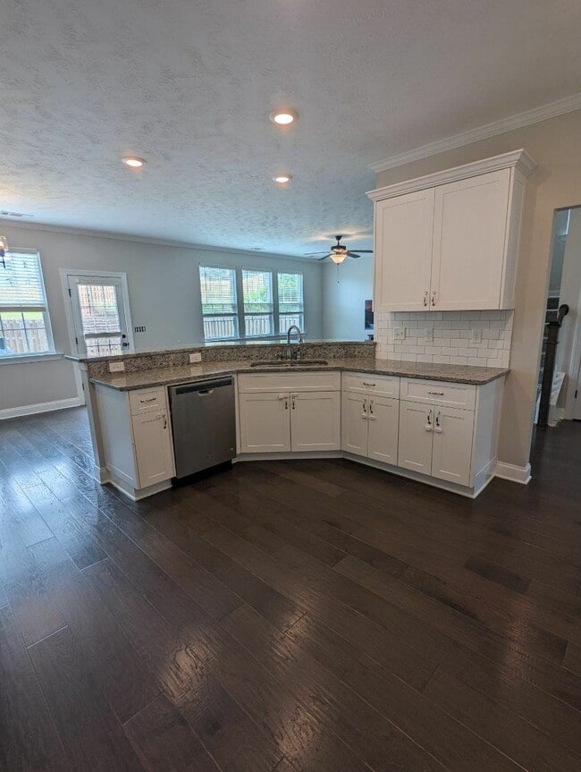 Building Photo - 5105 Heathbrook Dr