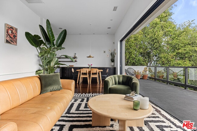 Building Photo - 2300 Ronda Vista Dr