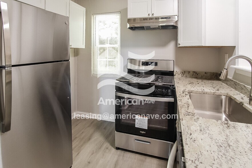 Building Photo - 2456 N Cheyenne Ave