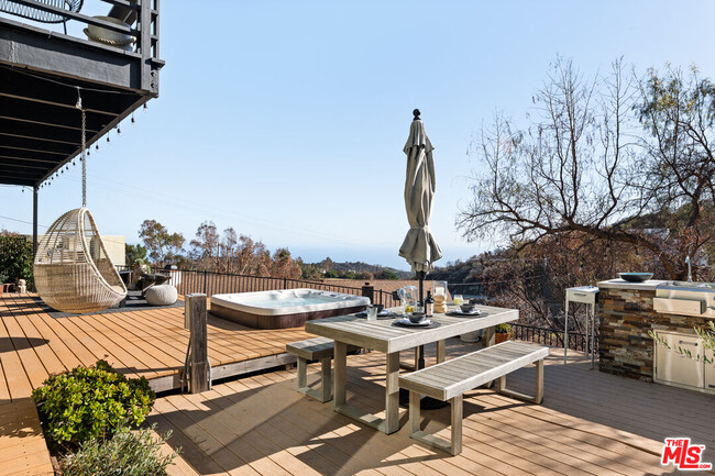Building Photo - 21625 Saddle Peak Rd