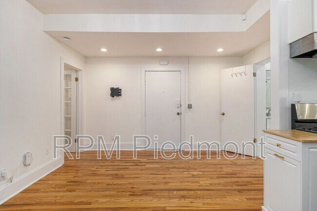Building Photo - 741 Frederica St NE