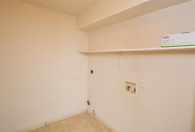 Building Photo - 718 Settlement St