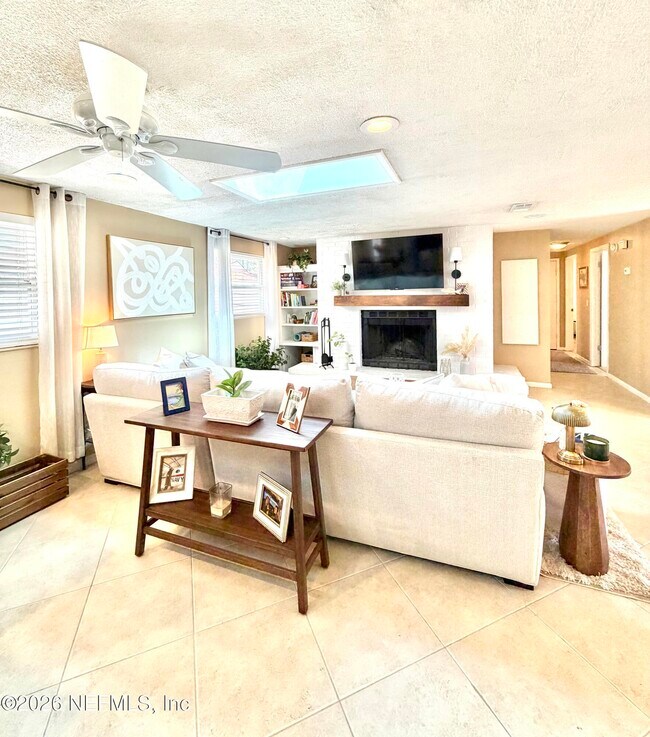 Building Photo - 25 Seatrout St