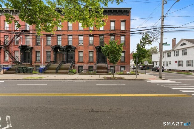 Building Photo - 48 Trumbull St