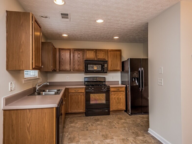 Building Photo - 120 Holly Mill Village Dr