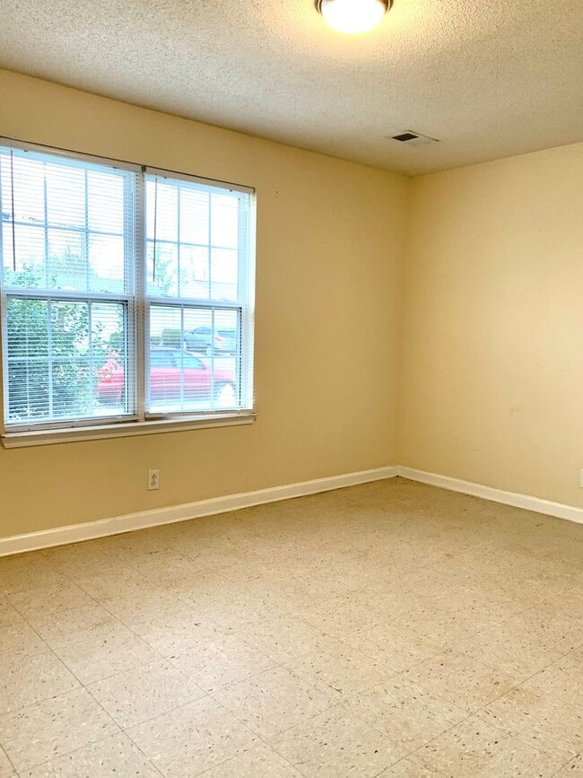 Building Photo - 1113 Keith Ave