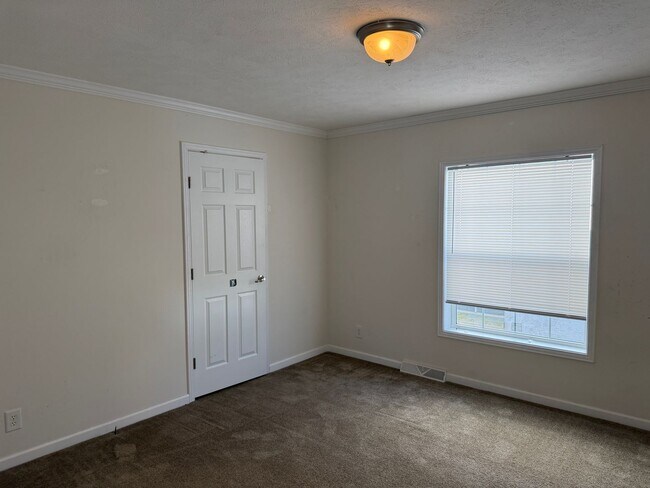 Building Photo - 5774 Glatfelters Station Rd