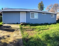 Building Photo - Newly Renovated 3/1 Home w/ Large Yard
