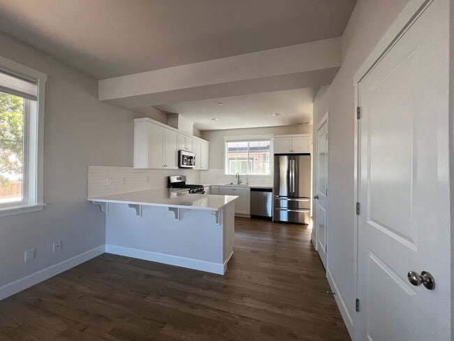 Building Photo - Beautiful 4 Bedroom 3.5 BA Home! Mother in Law Suite, Attached Garage & Top floor Bonus Room!