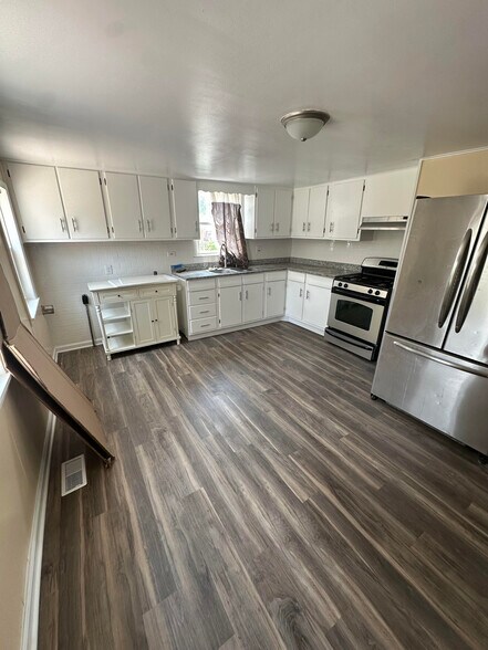 Building Photo - 409 Barron St