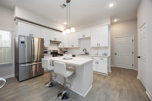 Building Photo - 5111 Firnat St