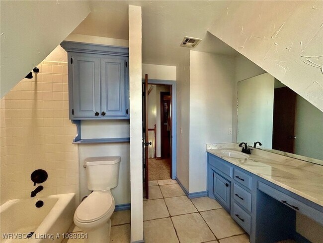 Building Photo - 1808 Oak Forest Dr