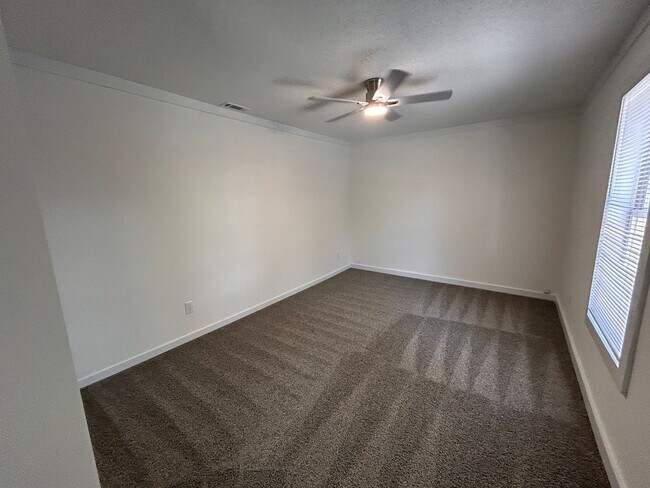 Building Photo - 308 W Kivett St