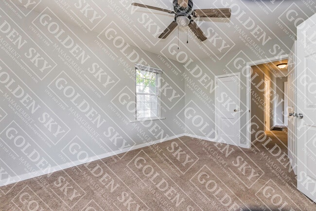 Building Photo - 806 W 7th St