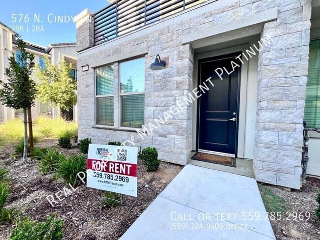Building Photo - 576 N Cindy Ln