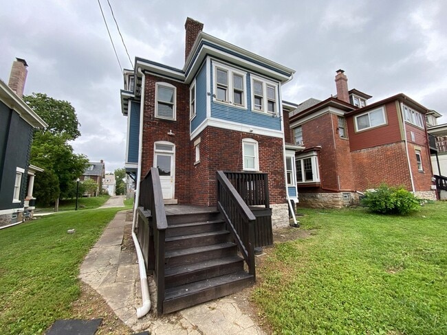 Building Photo - 235 E 16th Ave